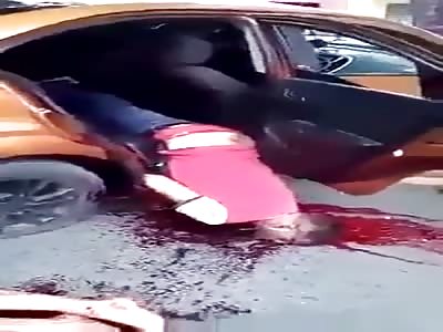 couple executed in their car, the dead man, the woman agonizing