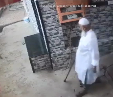 The Building Slab Falls on the Head of an Elder