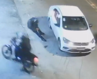 Stupid Thief Chose Wrong Place For Attack