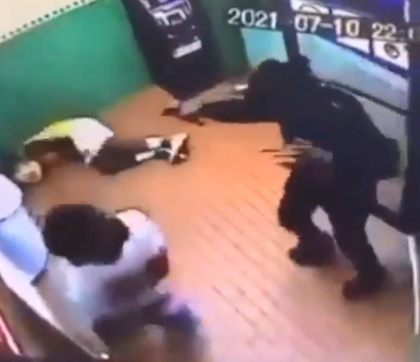 Dude Empties The Whole Magazine Into A Guy At A Restaurant.