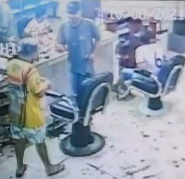 Man Gets Executed In a Barbershop Point Blank