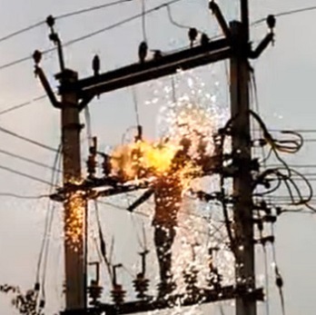  Youth Climbed On Pole In A State Of Intoxication, Electrocuted With Explosion, Seriously Scorched