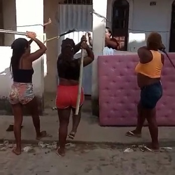 Favela Women Do it Again...