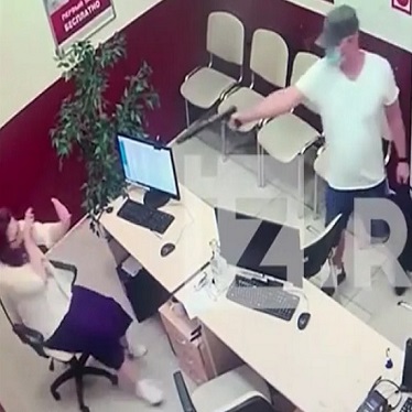 Hitman Uses a Pistol with Silencer to Execute a Woman In Moscow