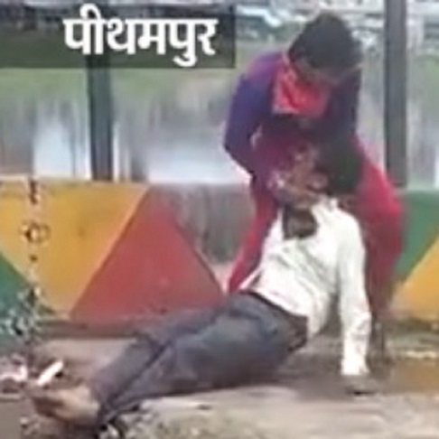 Meat Vendor Gets Throat Slit In Broad Daylight