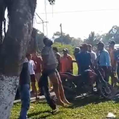 Ruthless Public Hanging of Alleged Sicario In Front of Excited Crowd