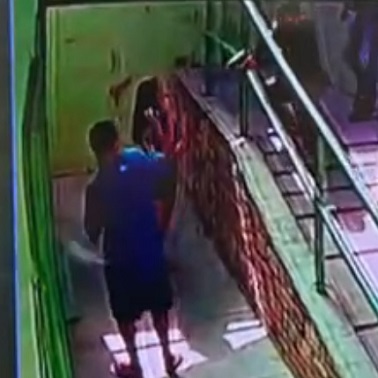 Dude Cruelly Killed In Front Of Shocked GF