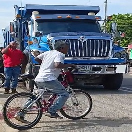 DAMN:Truck Extracted Him Like a Fucking Juicer
