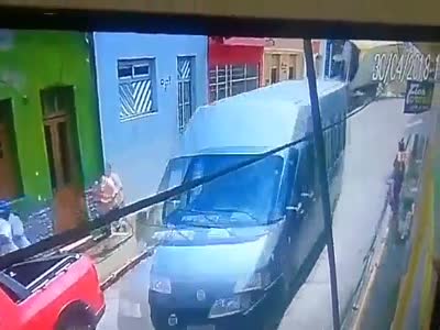 Horrific accident people (3 angle)