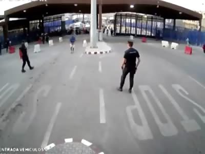 Spanish Police Disarm Knife-Wielding Man