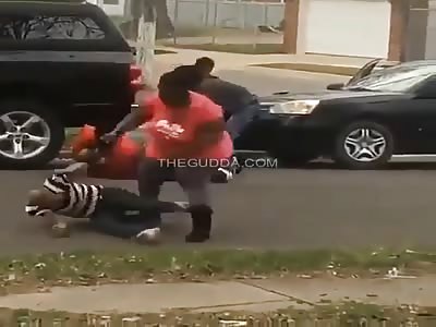 Big Mama Came With The Hands & Beat The Shxt Out Her Opps!