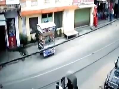 Man Holding 2.7k-GBP Bag Dragged By Thieves On Motorbike