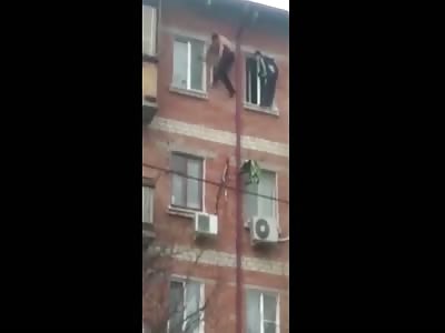 two drug addicts decided to escape from the police through the window