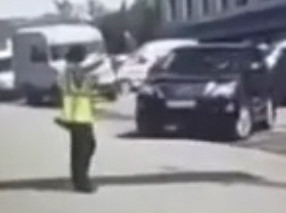 Female Driver Doesn't Give a Fuck.