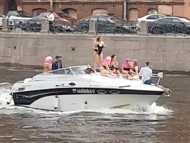 HOLY SHIT: Dumb Bitch Smashes Head on Bridge