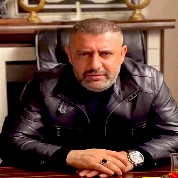 Wow...Sneaky Killer Executes Man with Perfect Headshot 