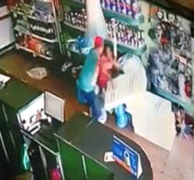 This is why you Don't Fight someone with a Machete!!!