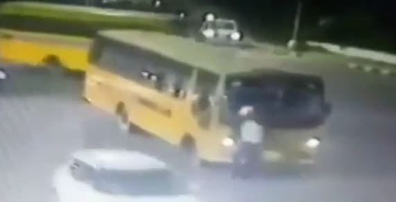 Bus Driver Gives Zero Fucks About Traffic Officer