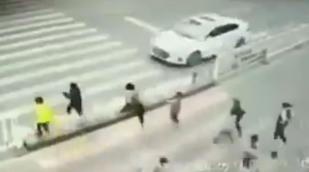 Driver Gives No Fucks About a Crosswalk