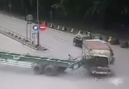 Truck Slams into Back of Semi (w/ Aftermath)