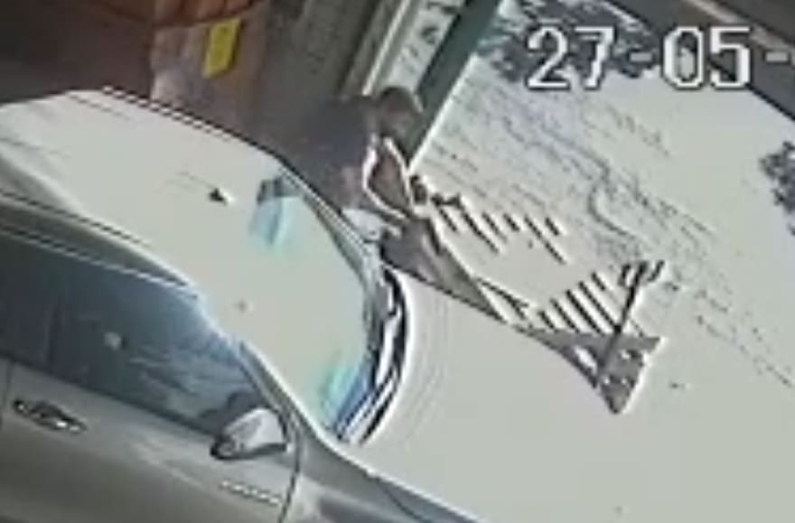 Off Duty MP Officer Cuts Robbers Day Short