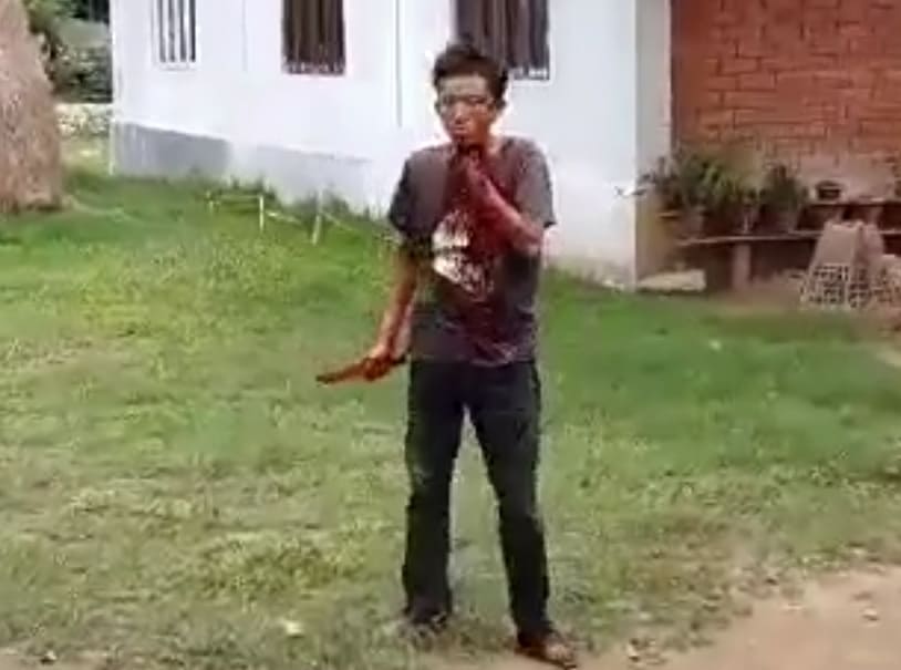 Crazy Fuck Slices Throat After Killing Mother