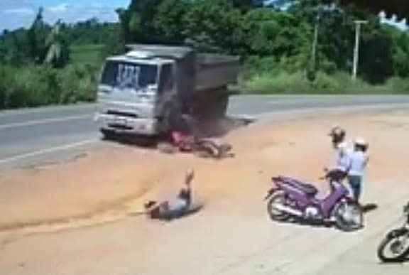 Dipshit Drives Directly into a Truck