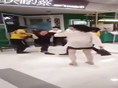 Restaurant Employee Smacks the Shit Out of Customer