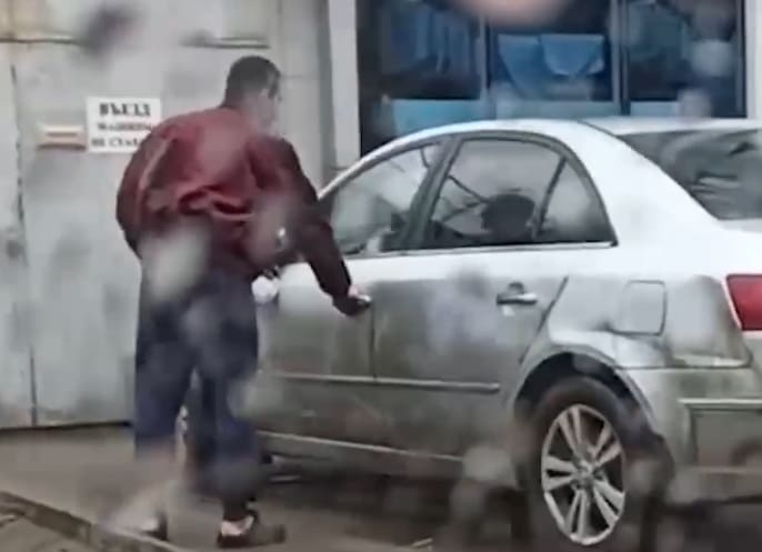 Well Deserved Karma for Russian Man