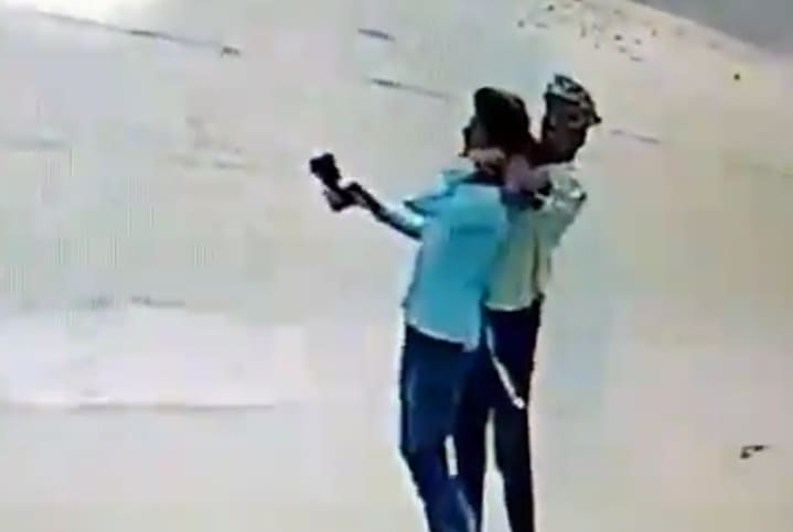 Strangled During Mobile Phone Snatching 