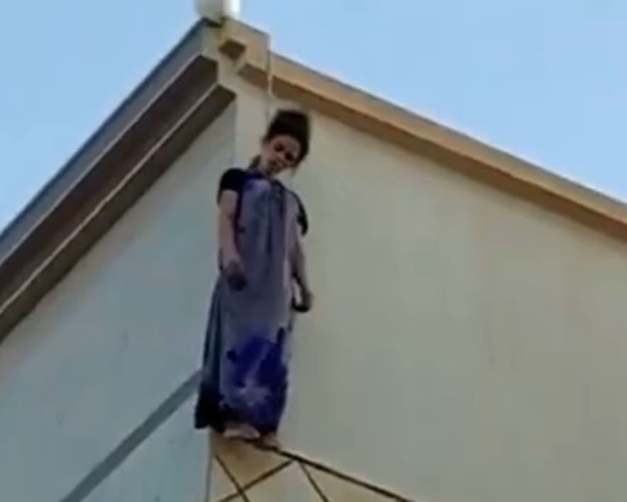 Sick of Life in Saudi Arabia (different angle).