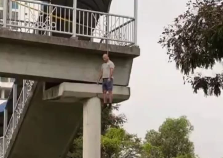 COVID-19 Positive Man Hangs Himself From Overpass