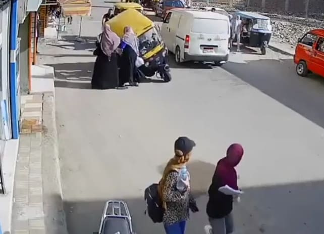 Woman KO'd By Racing Rickshaw