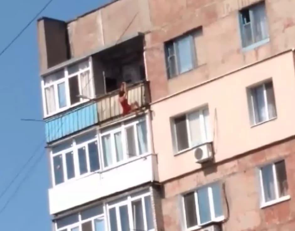 Cracked Out Lady Falls To Her Death