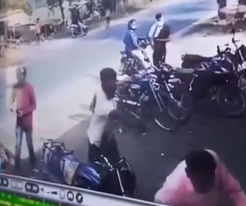 Hitmen Wait Outside Hotel For Their Target