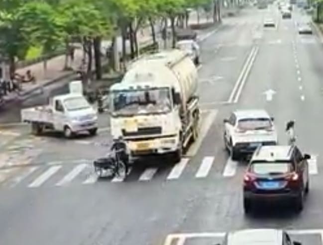 Poor Woman Smeared Across The Pavement (CCTV + Aftermath)