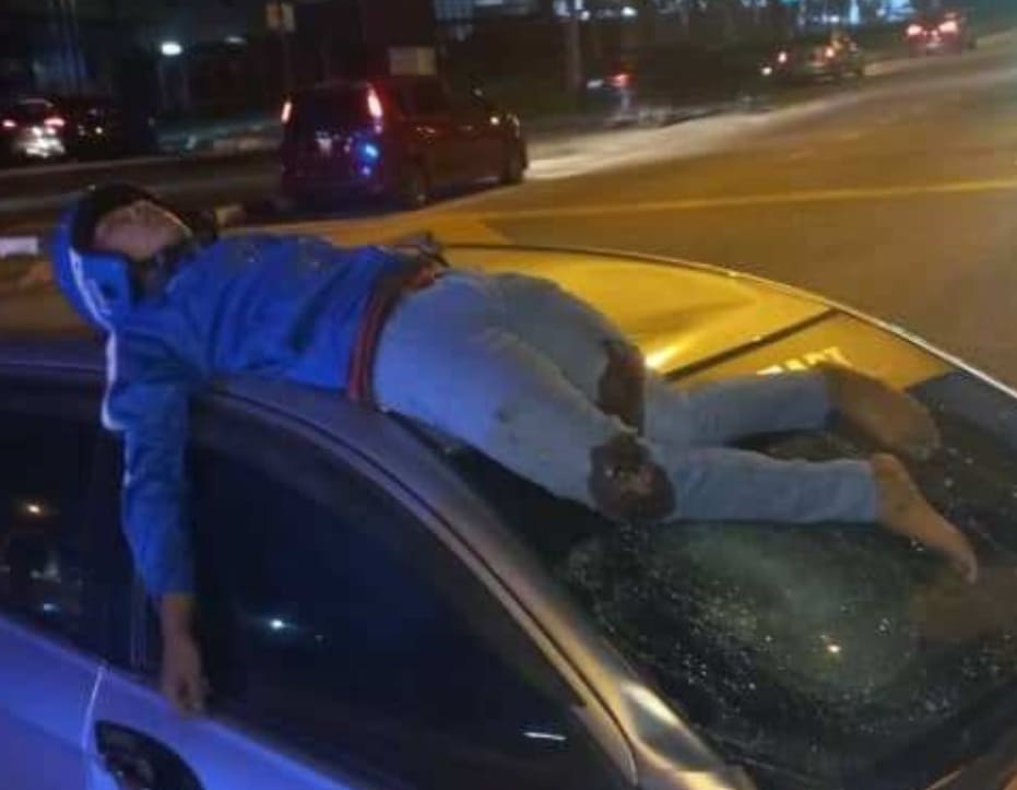 Instant Death For Biker Running Red Light