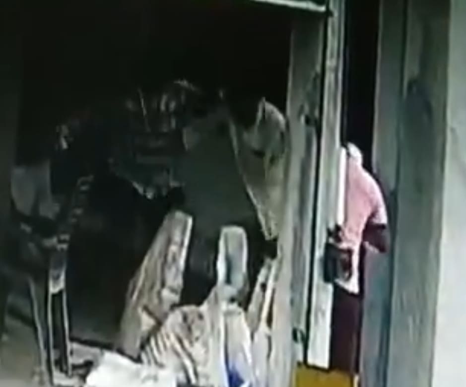 Factory Owner Fatally Stabbed By Underpaid Workers 