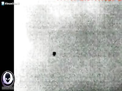 FLYING Saucer REACTS To Man Recording It