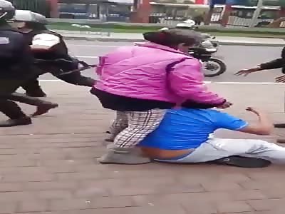 Protesters figth with Police 