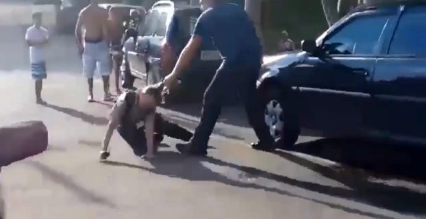 A Man Goes Crazy Assaulting Safety Guard Woman, Kicking Her In The Face