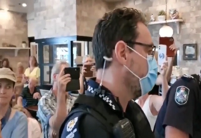 EPIC: Group Surround Cops Harassing Café Owner Over No Masks