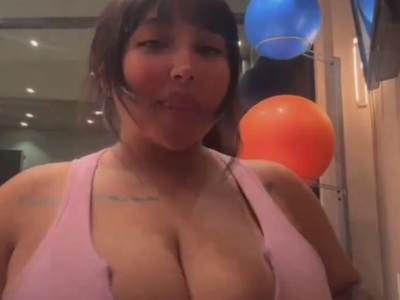 GIRL AT THE GYM CAN'T HELP BUT SHOW THEM OFF...Watch FULL