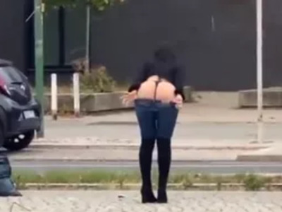 Inmates Go Wild When Chick Flashes Them