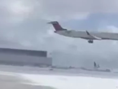 Full Landing Crash of Toronto Flight