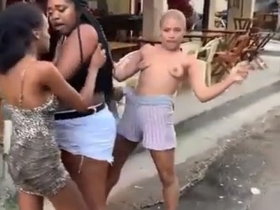 Freaky Woman Shakes her Boobs while Beating on her Opponent