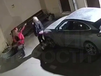 2 Drunk Girls Photo Shoot on Someone Else's Bike