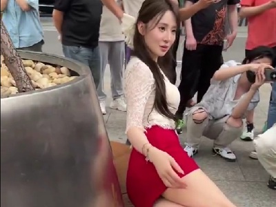 Speaking of Foot Pictures..this Girl Shows Off in Public Photo Shoot