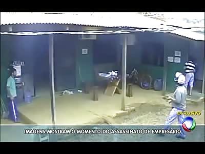 Murder caught on Video, Man is Shot in the Face outside Bar