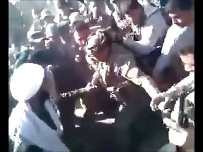Sunni Farmer is Beaten with Kicks and Stick Blows... Even an AK 47 is Used in This Brutal Lynching